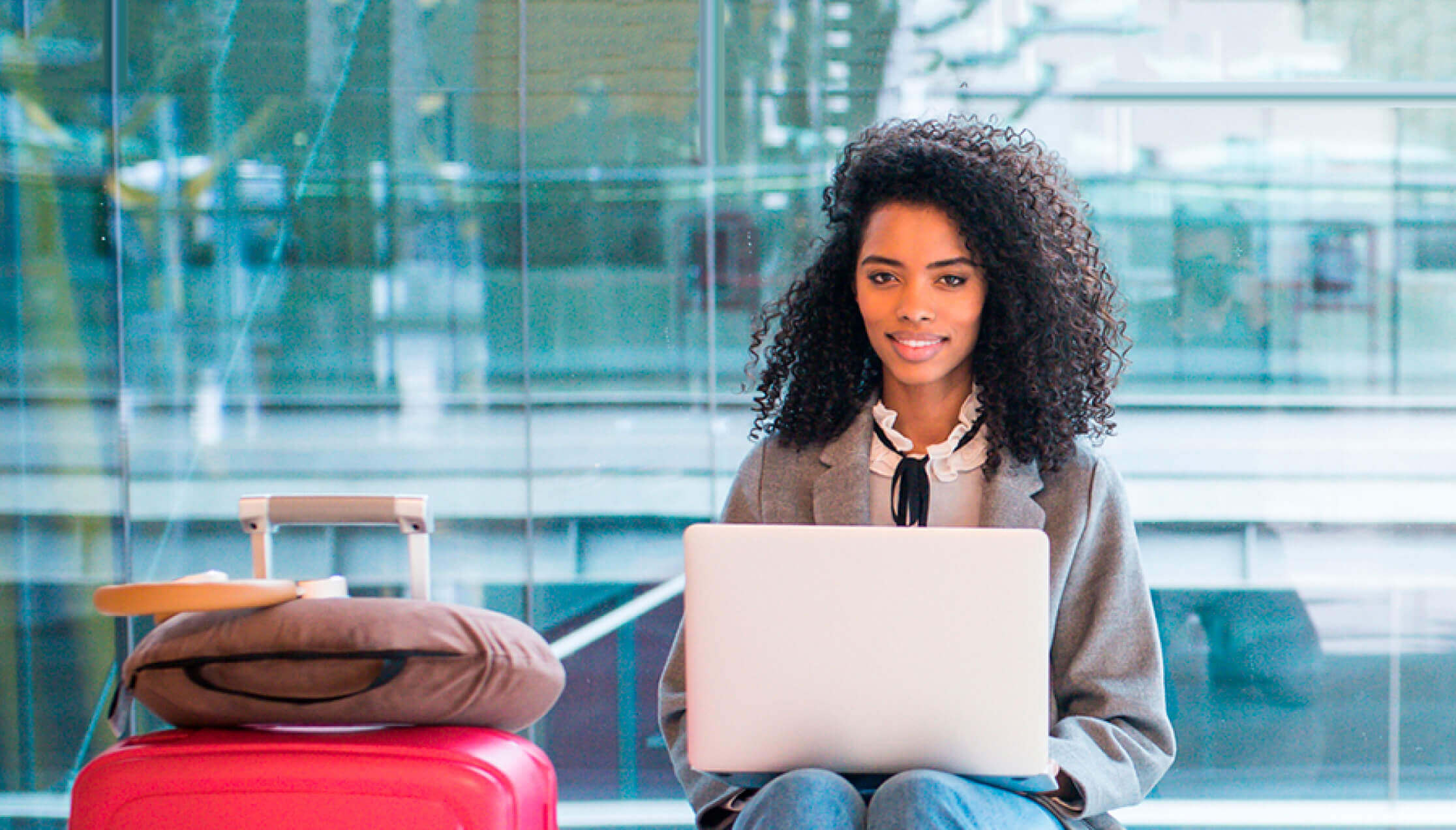 6 formas de acumular milhas LATAM Pass sem sair de casa