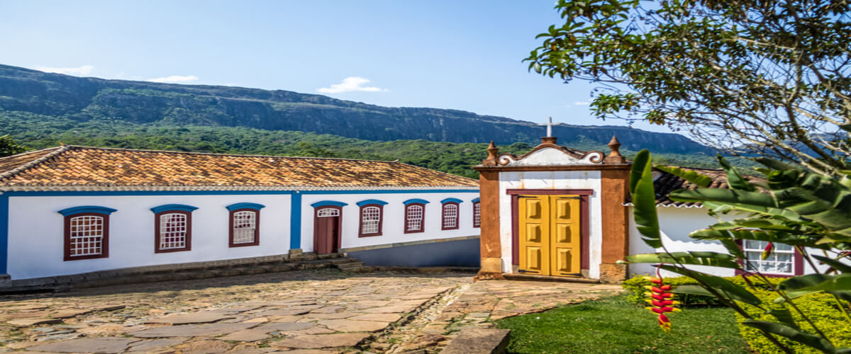 Cidades tranquilas para relaxar: os destinos brasileiros ideais para uma viagem solo com milhas