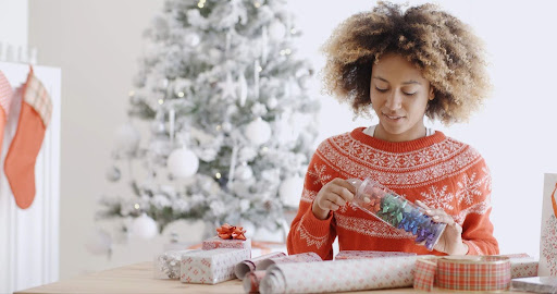Presentes de Natal com Milhas: veja o que você pode comprar com suas milhas LATAM Pass