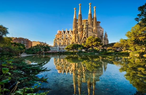 Descubre Barcelona con millas: atracciones y eventos en la ciudad catalana