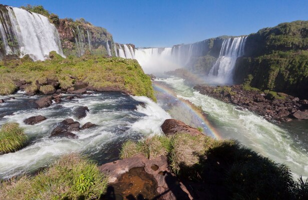 Roteiros de viagem para curtir a Páscoa com a família usando milhas LATAM Pass