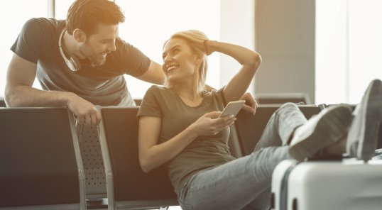 Fam&iacute;lia viajando com a categoria Elite do programa LATAM Pass